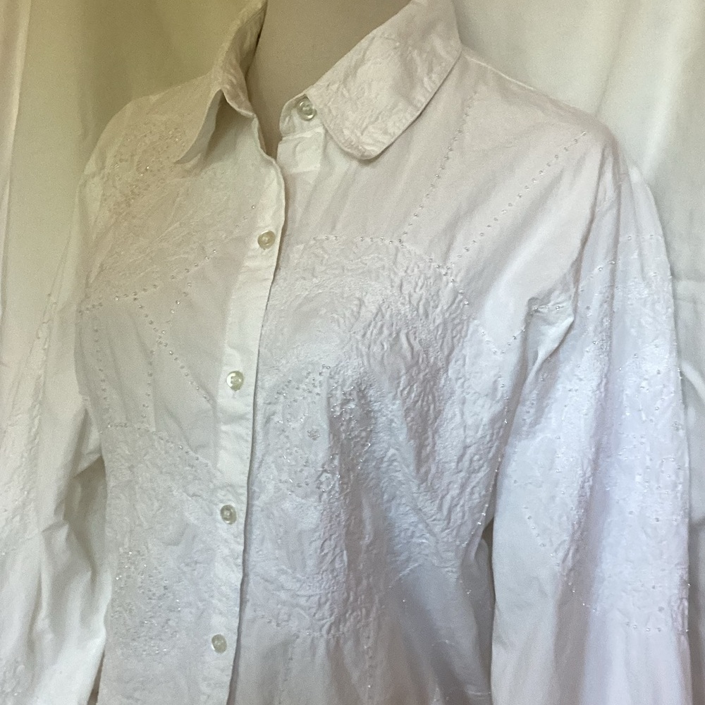 Chico’s Designs White embroidered blouse top Sz 2 button down tunic